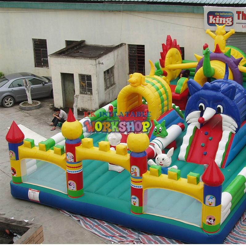 castle blow up obstacle course advertising for adventure KK INFLATABLE