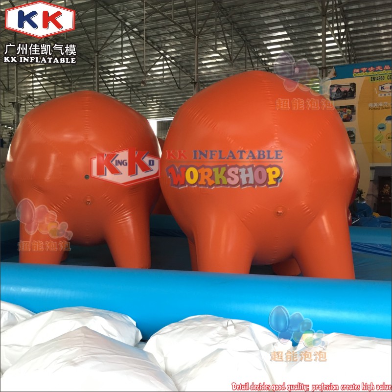Multiple types of volatile inflatable pig models for advertising